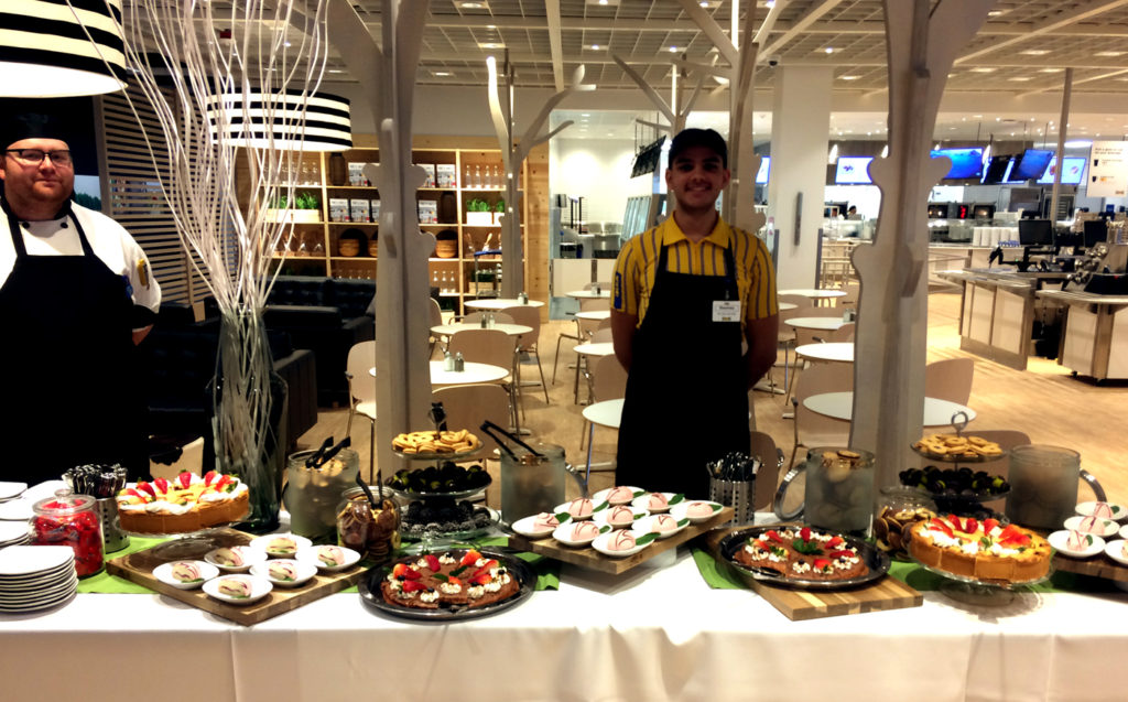 The yummy dessert table.