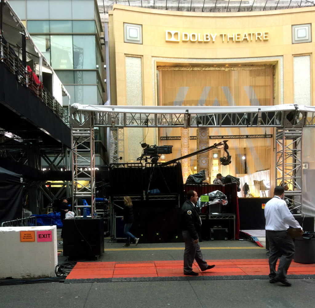 And finally, after about 600 meters, they will reach the entrance of Dolby Theatre.