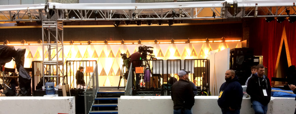 Then they enter to the part of the red carpet where they take the red carpet photos.